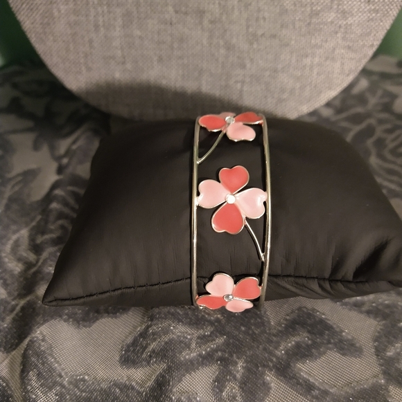 Floral pink and silver wire cuff bracelet - Picture 4 of 16